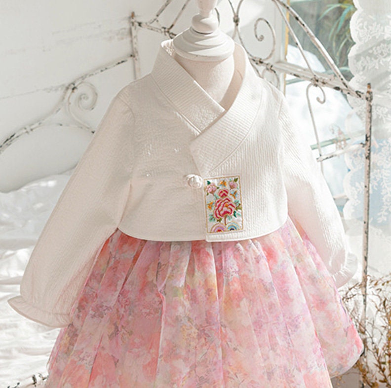 Baby girl outlet hanbok dress